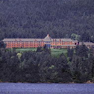 skamanialodge.jpg